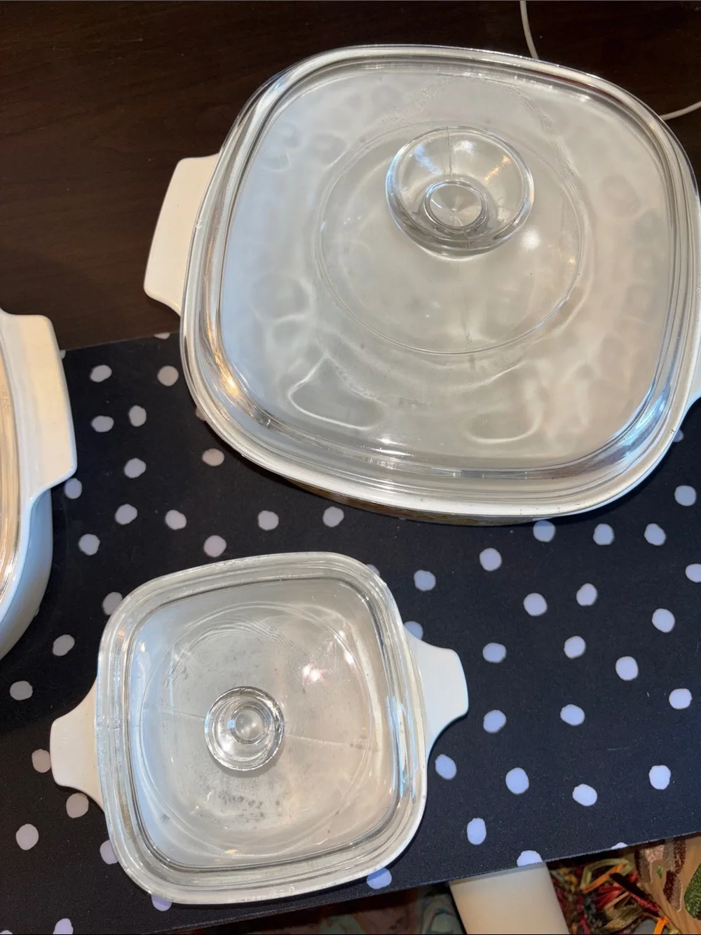EUC VINTAGE Corning Ware Le Romarin casserole dishes Set of 3 with lids. featuri